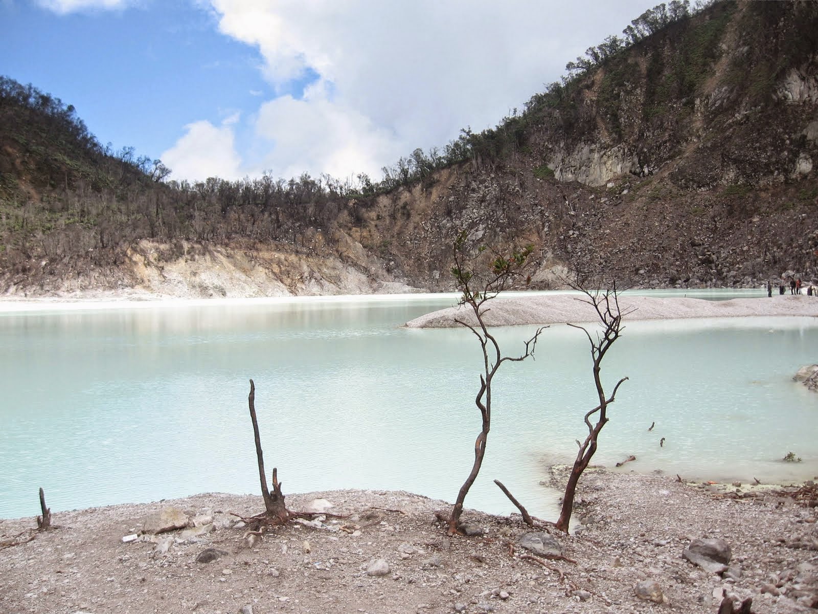 Kawah Putih Ciwidey - Tujuan Wisata di Bandung