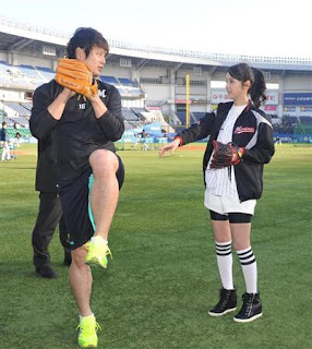 佐々木希 野球 ユニフォーム ロッテ 始球式