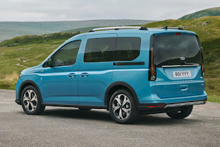 Ford Tourneo Connect Active (2022) Rear Side