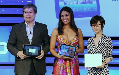 Lara Dutta Launches Samsung Galaxy Tab