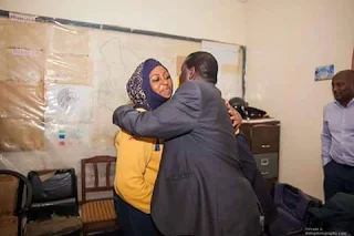 Aisha Jumwa with Cord Leader Raila Odinga hugging after she was realised from Prison. PHOTO | Courtesy
