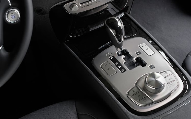 2012 Hyundai Genesis Sedan 5.0 R-Spec view gear stick