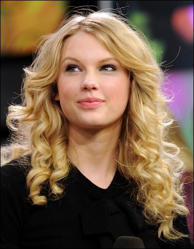 Taylor Swift on Taylor Swift Fearless Tour Jpg