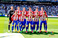 CLUB ATLÉTICO DE MADRID - Madrid, España - Temporada 2016-17 - Oblak, Gabi, Filipe Luis, Savic, Fernando Torres y Godín; Griezmann, Juanfran, Saúl, Koke y Yannick Carrasco - REAL MADRID C. F. 1 (Pepe) CLUB ATLÉTICO DE MADRID 1 (Antoine Griezmann) - 08/04/2017 - Liga de 1ª División, jornada 31 - Madrid, estadio Santiago Bernabeu - Un Atlético fiel a su estilo arrancó un valioso punto del Bernabeu con un gol de Griezmann en el minuto 85 tras una magnífica asistencia de Correa