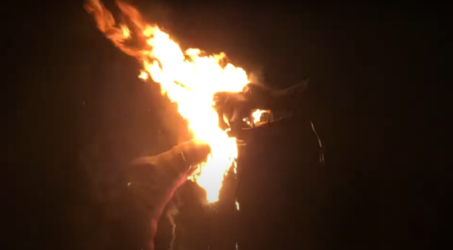 Disneyland Fantasmic Dragon Catches Fire فيديو  حريق بأحد معالم ديزني لاند في كاليفورنيا  اندلاع حريق هائل بأحد معالم ديزني لاند في ولاية كاليفورنيا