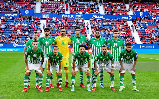 REAL BETIS BALOMPIÉ. Temporada 2021-22. Ruibal, Kike Hermoso, Claudio Bravo, Edgar, Borja Iglesias, Guido Rodríguez. Sergio Canales, Andrés Guardado, Álex Moreno, Montoya, Fekir. C. A. OSASUNA 1 REAL BETIS BALOMPIÉ 3. 23/09/2021. Campeonato de Liga de 1ª División, jornada 6. Pamplona, Navarra, estadio El Sadar