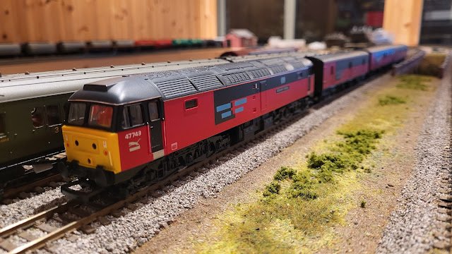 Lima Class 47 Rail Express Systems Train Pack,