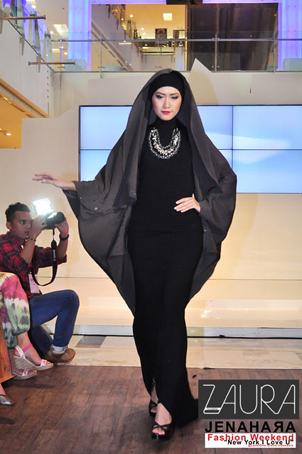 ZAURA Models on New York I Love U - Hijab Trade Fashion