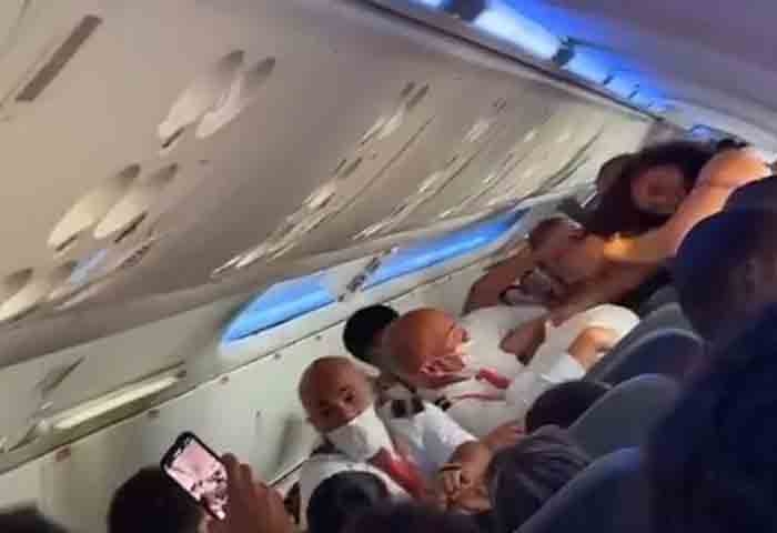 News, World, Flight, Women, Brazil, Brazil flight delayed for 2 hours after women fight over window seat.