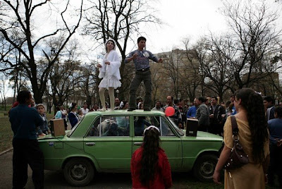 Gypsy Brides Market in Bulgaria Seen On www.coolpicturegallery.net