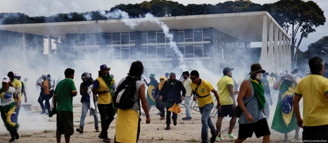 AGU vê ameaça de novos atos golpistas no Brasil e aciona STF