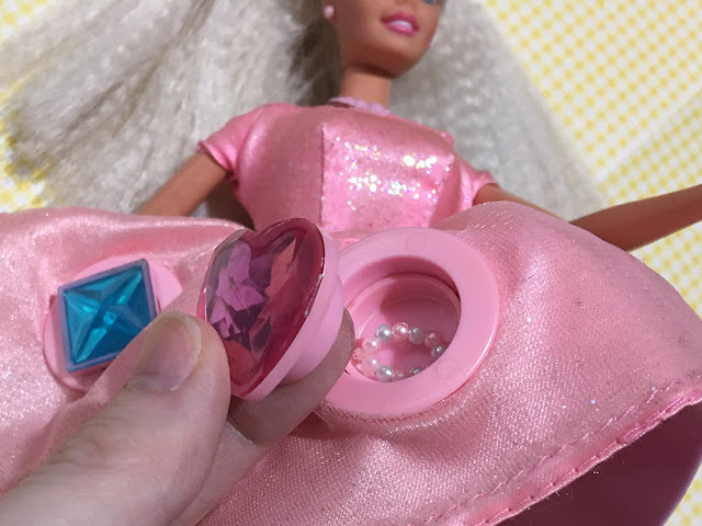 Barbie Twirlin' Makeup (Maquiagem Supresa) com pulseirinha ao invés de maquiagem secreta