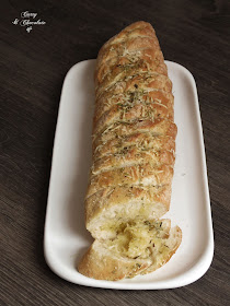 Pan con queso, aceite de oliva y orégano – Bread with cheese, olive oil and oregan