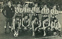 CLUB ATLÉTICO DE MADRID. Temporada 1971-72. Rodri, Melo, Calleja, Quique, Irureta, Adelardo; Ufarte, Luis, Orozco, Alberto y Becerra. CLUB ATLÉTICO DE MADRID 0 SEVILLA C. F. 2. 31/10/1971. Campeonato de Liga de 1ª División, jornada 8. Madrid, estadio Vicente Calderón. GOLES: 0-1: 45’, Manolín Bueno. 0-2: 88’, Acosta.