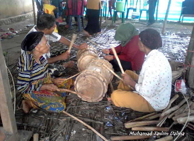 Nyanyian Rakyat Kahende-hende, Sastra Lisan Masyarakat 