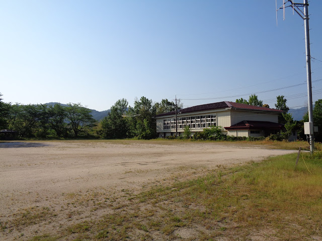 体育館様の建物