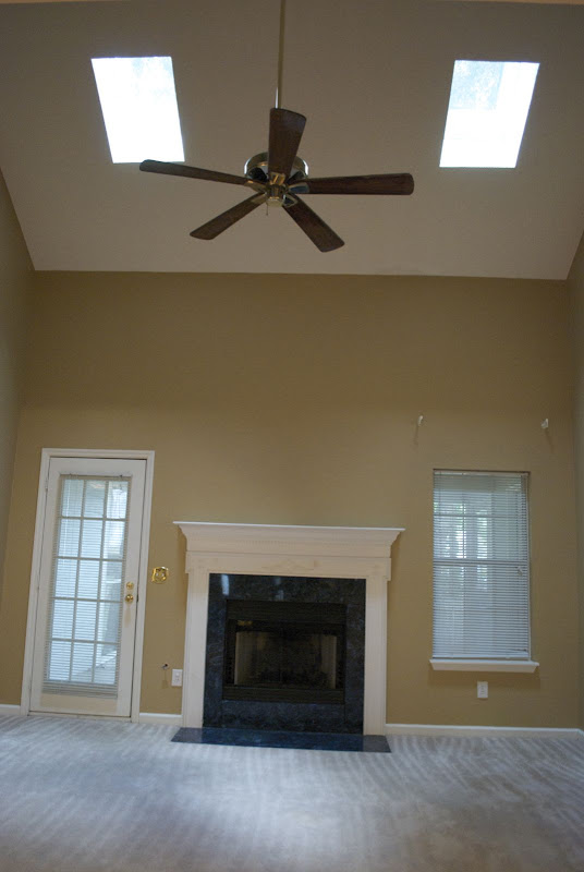 Below is the dining room complete with a fake tray ceiling coated in  title=