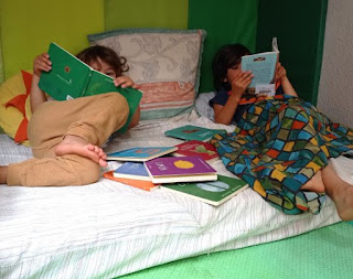 niños leyendo