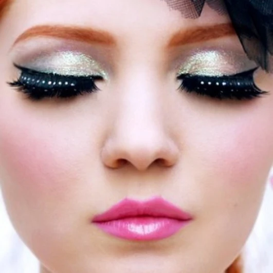 jüngeres Aussehen durch Make-up