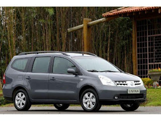 Minivan com sete lugares