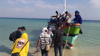  pantai gili ketapang