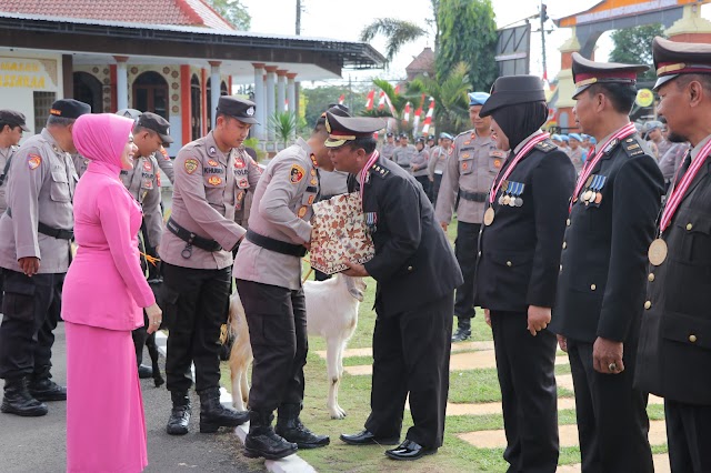 Momen Hari Bhayangkara ke 77, 44 Personel Polres Kebumen Naik Pangkat, 9 Purna Tugas