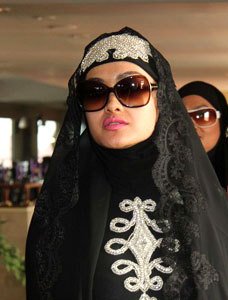 Julia Perez JUPE Jilbabnya Telepas Saat Umroh