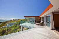 New Zealand Redcliffs House Design With 2 Levels And Pool Protrudes From Cliff