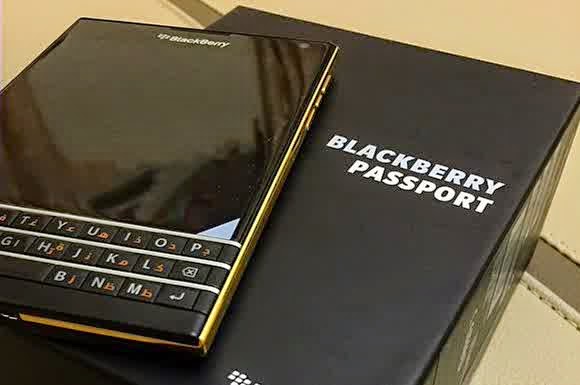 BlackBerry Passport Tampil Mewah & Elegan dengan Warna Emas