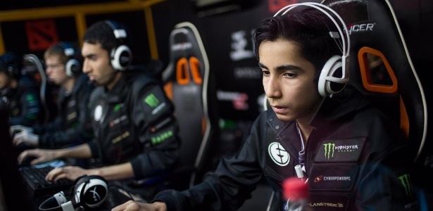 Jovem de 16 anos fica milionario jogando Dota