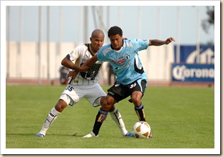 Cuernavaca, Morelos a 17 de Julio de 2010.
Estadio Centenario.
Pumas Morelos vs Merida, en juego de la jornada 1 de la division de ascenso del torneo Apertura 2010 del Futbol Mexicano.
Fernando Santana y Mario Moreno (Foto: Francisco Estrada/JAM MEDIA)
