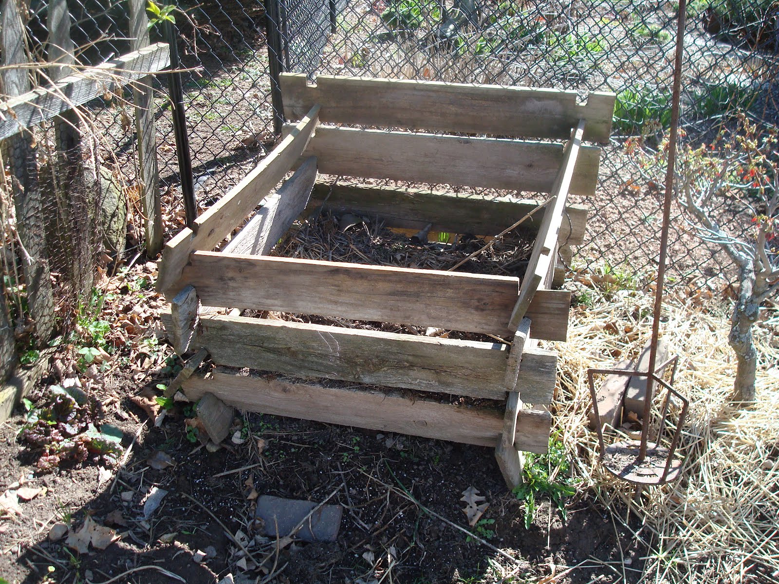 The Vegetable Garden: Compost Bin Plans