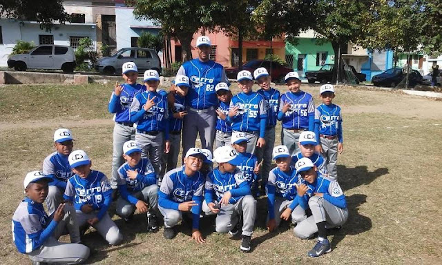 Un grupo de niños del Cerro, de la capital cubana, intentará abrir la cerradura del tradicional torneo de béisbol que se celebra todos los veranos en Punta Cana, en la República Dominicana.