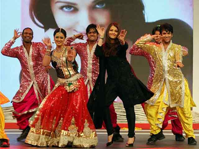 Aishwarya Rai hot photos of dancing 