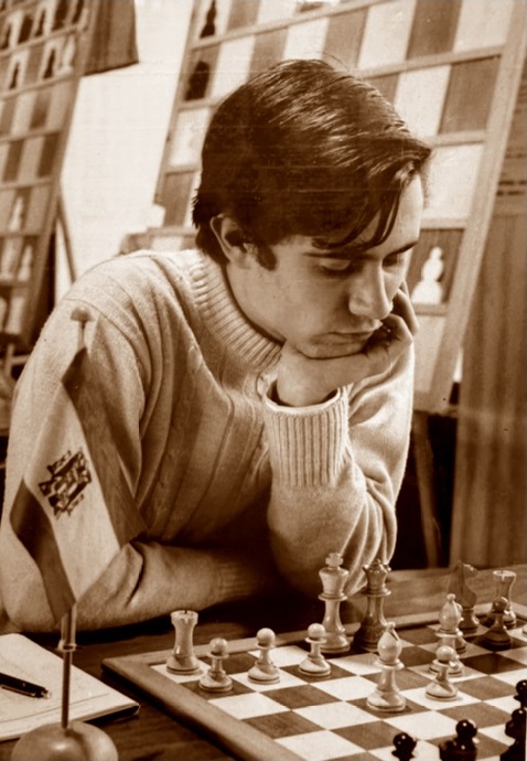 Partida Manuel Pujol Sans - Meinrad Schauwecker, fase previa del Campeonato de Europa Juvenil de Ajedrez 1971/1972