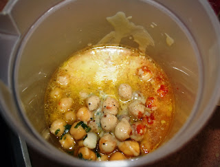 HUMMUS DE GARBANZOS alocados en la cocina