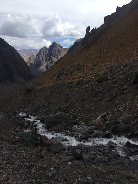 ﻿Camino al Glaciar El Morado