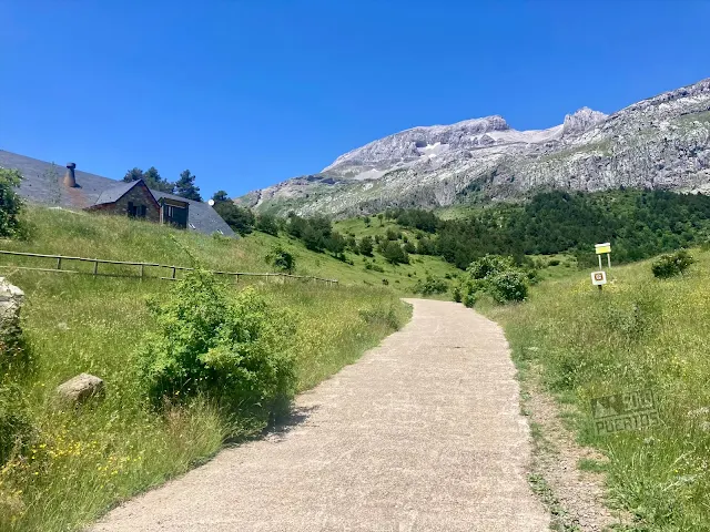 Subida al refugio de Lizarra 1.509m , desde Aragues del Puerto ( Hesca )