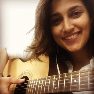 ruch-inamdar-marathi-actress-guiter