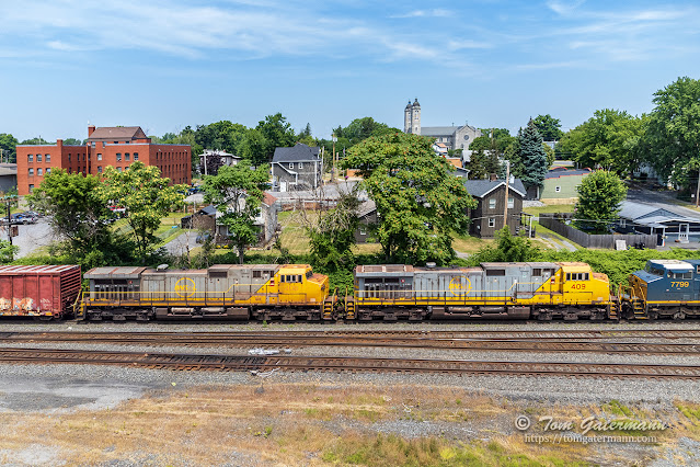 QNSL 409 and QNSL 408 on CSX train M560-14 passing through East Syracuse, NY., at CP286.
