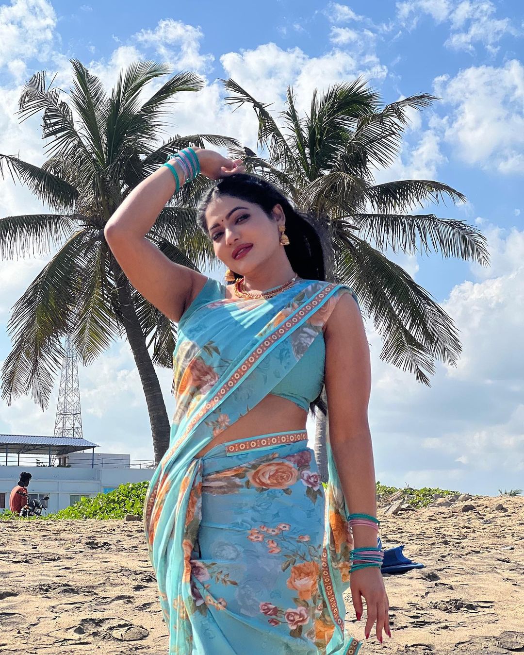 Actress Reshma Pasupuleti Alluring Looks in Saree Pics