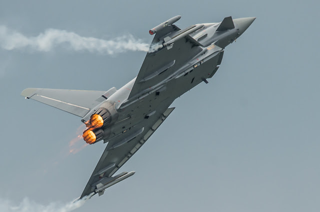 Eurofighter Typhoon vapor trail