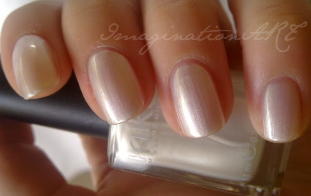 Kiko_214_Bianco_Perlato_swatch_swatches_smalto_unghie_nail_lacquer_polish