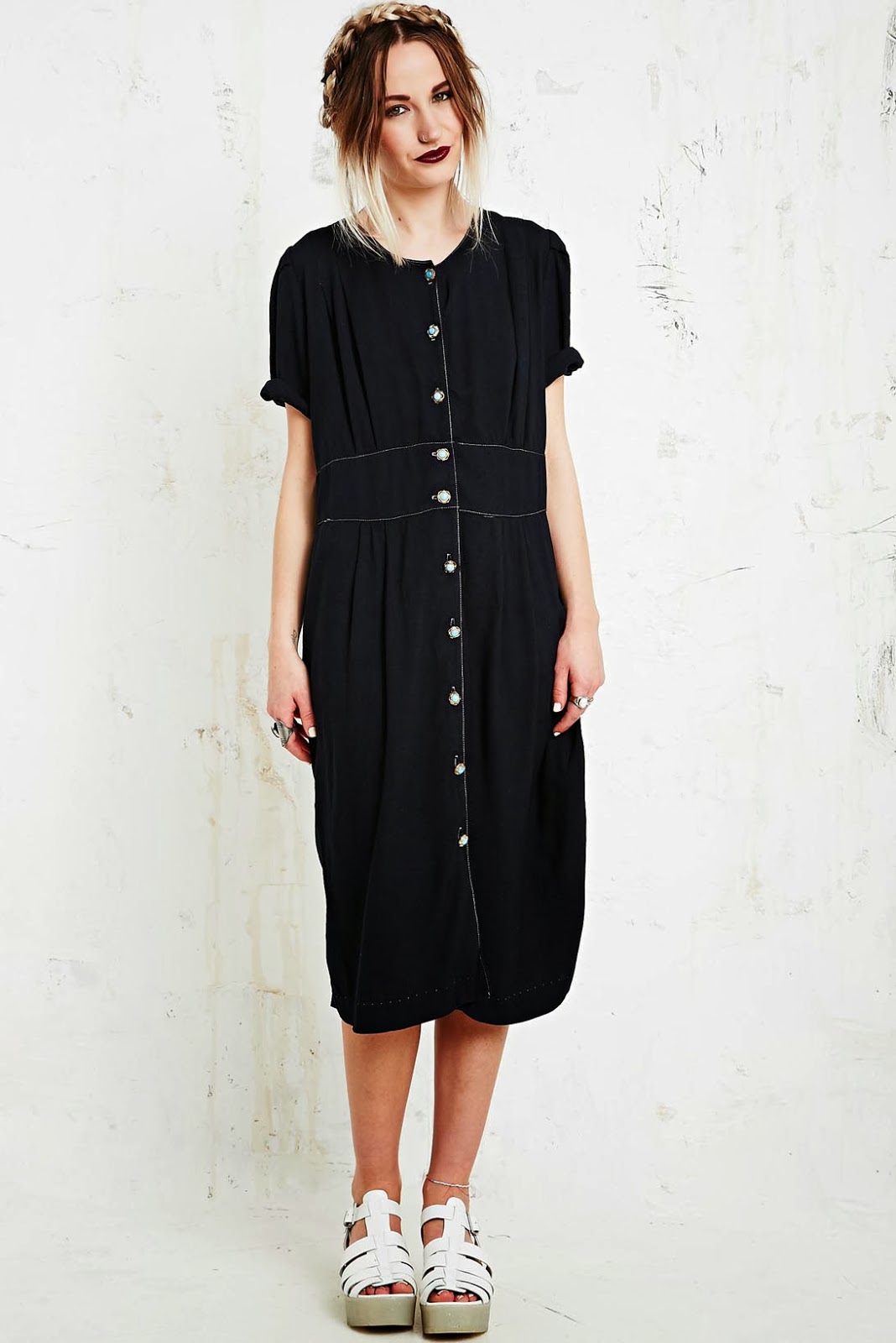 http://www.urbanoutfitters.de/vintage-renewal-rayon-dress-in-black/invt/5416439190026