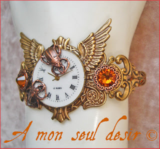 bracelet steampunk cadran de montre ailes bronzes insecte scarabée cuivre strass Swarovski le bug de l'an 2000