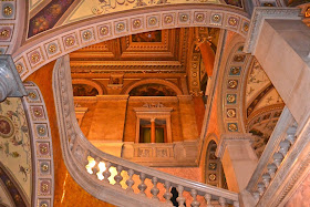 L'escalier de l'opéra national hongrois à Budapest :