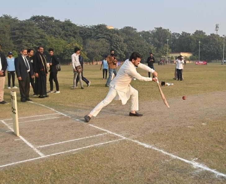 Union Minister Anurag Thakur first hit fours and sixes in BHU ground