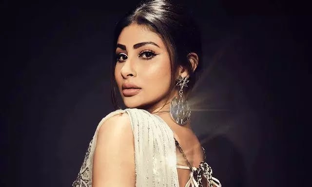 pic-talk-mouni-roy-mesmerizing-saree-magic