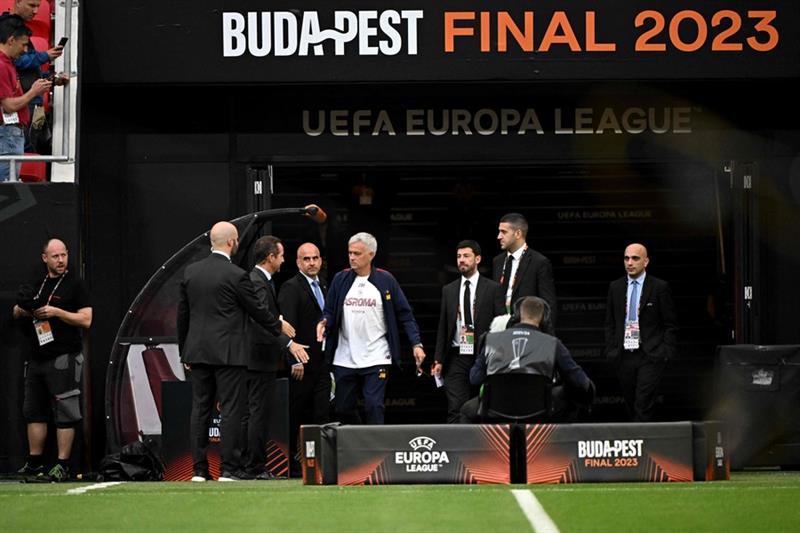 AS Roma s Portuguese coach Jose Mourinho arrives to inspect the pitch on the eve of the UEFA Europa League final