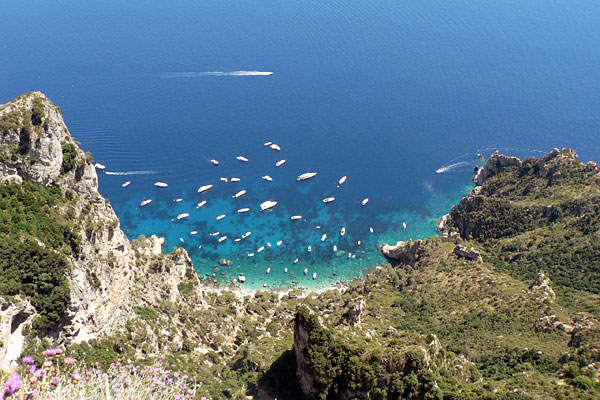 Green and Blue Island: Going up to Anacapri